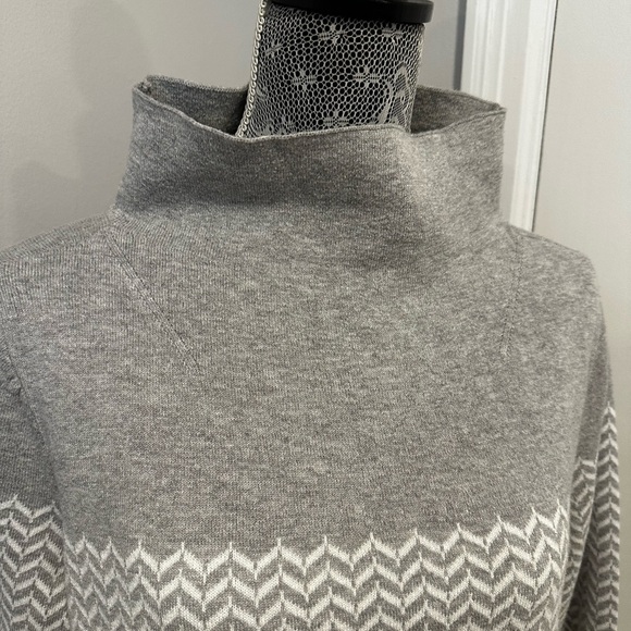 Aspen Women's Mock oversized Turtleneck Sweater. Chevron Pattern. and White. XL - Picture 9 of 14